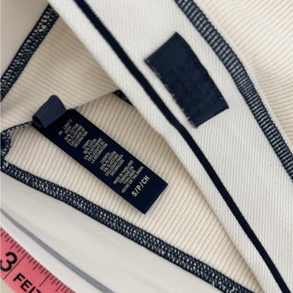 SKIMS White Ribbed Scoop Crop Tank with Contrast Trim - Picture 3 of 3